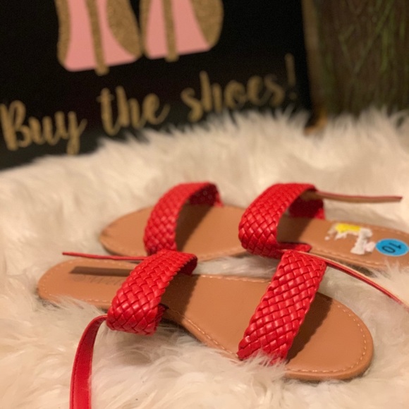 Red for Glamour ❤️ - Picture 2 of 3